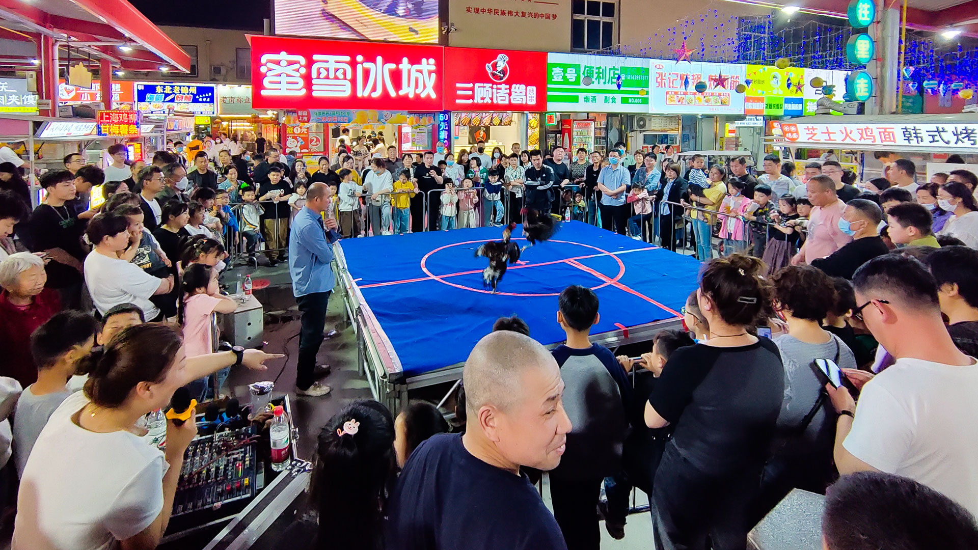 百貨公司：“五一”堅守崗位，護航假期圖三.jpg